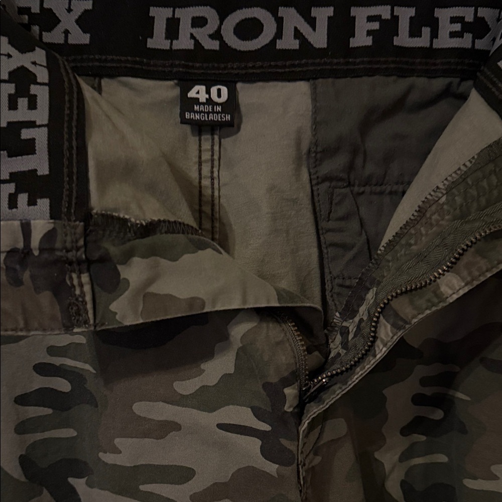 Men's IronFlex camouflage Cargo Shorts size 40 - Picture 3 of 3